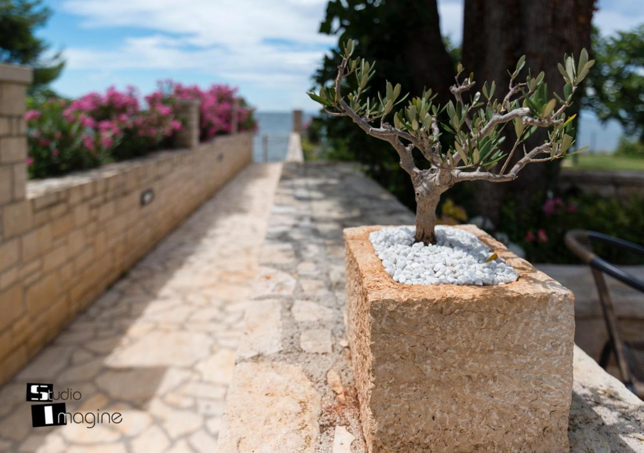 Charming Stone Cottage By The Sea 乌马格 外观 照片