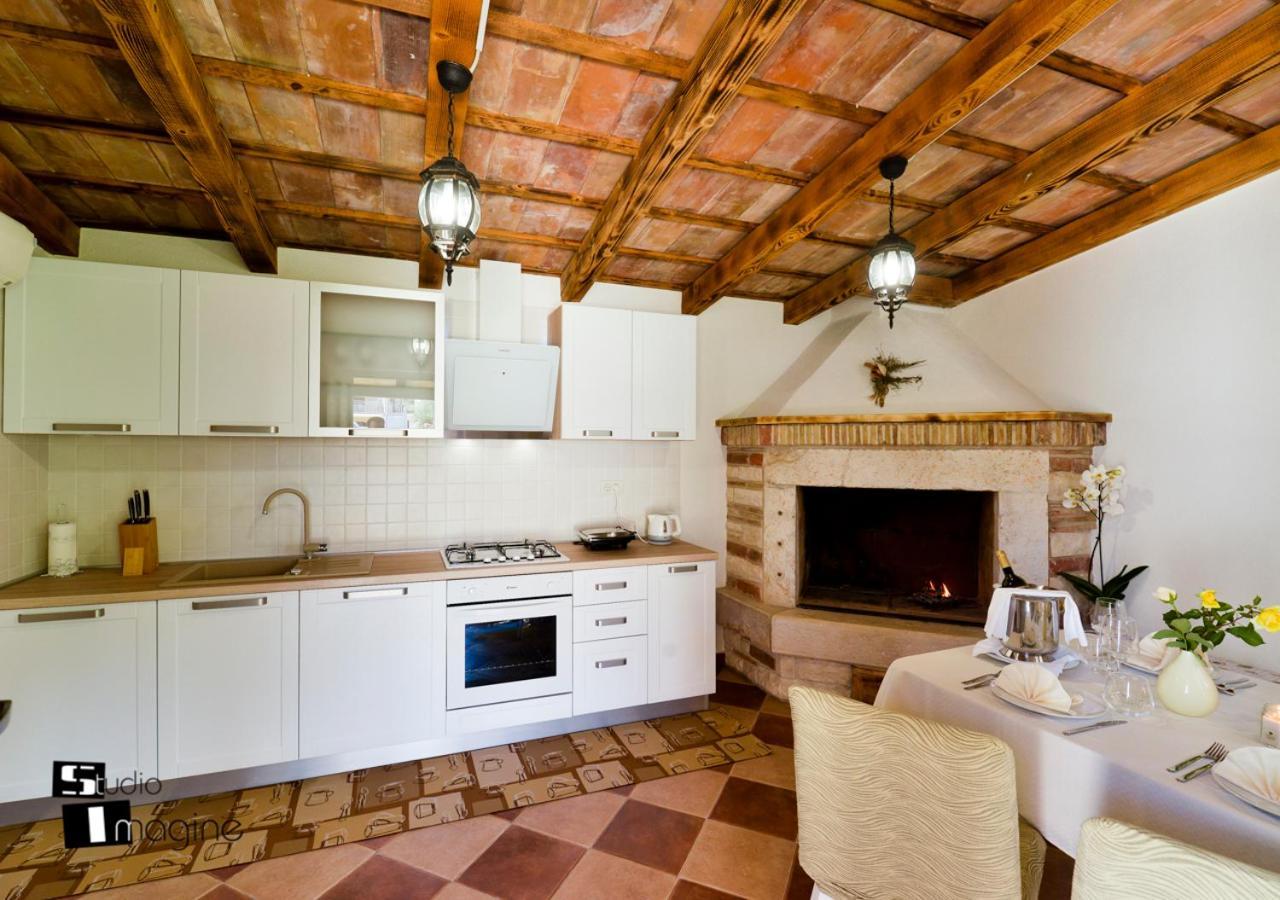 Charming Stone Cottage By The Sea 乌马格 外观 照片