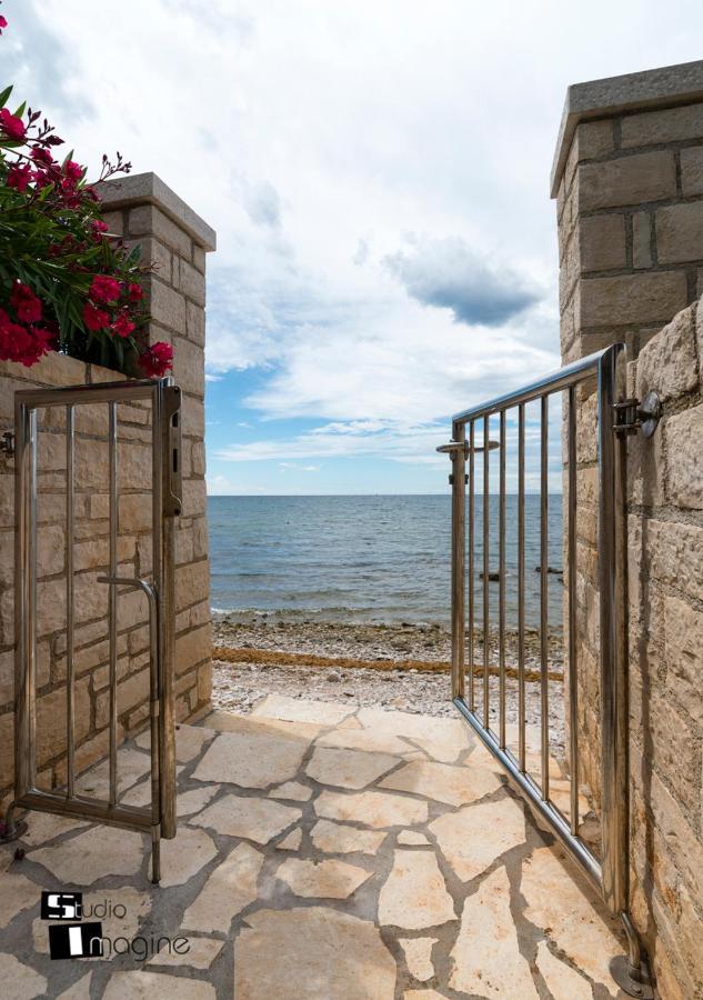 Charming Stone Cottage By The Sea 乌马格 外观 照片