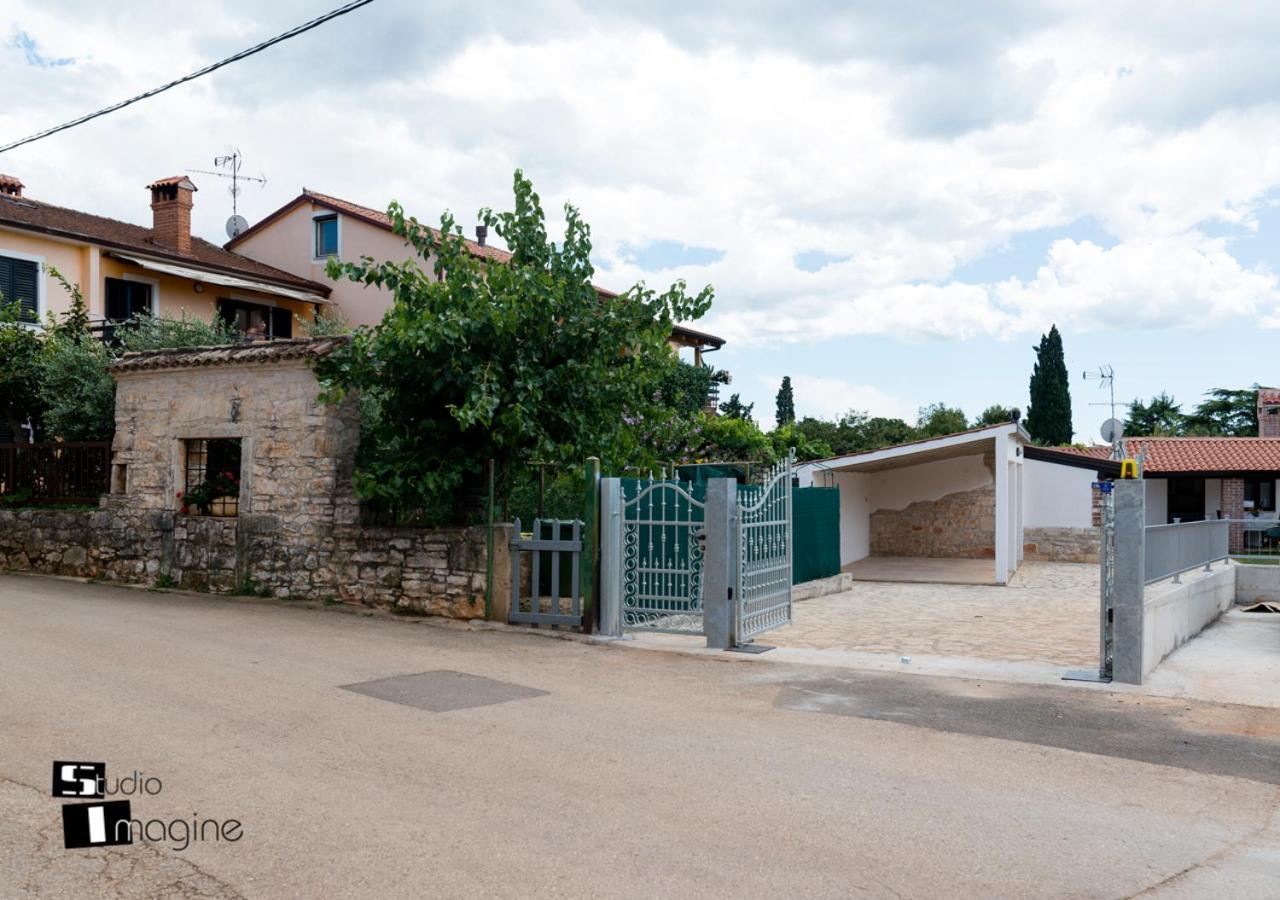 Charming Stone Cottage By The Sea 乌马格 外观 照片